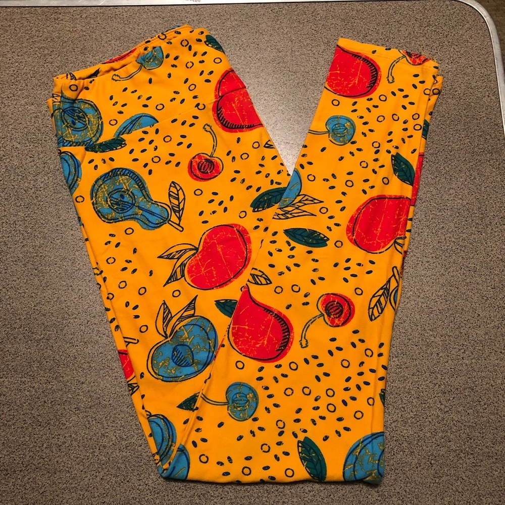 🍎Lularoe Fruit Pattern OS Leggings